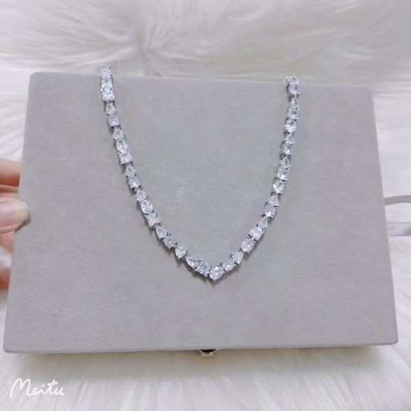 Nouveau collier de mode AAA PENDANT MENTES FEMMES S CLAM Collier de diamant en diamant irrégulier des femmes