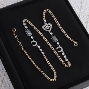 Nouveaux colliers de mode Chokers Colliers en diamant Pendants Chokers pour femme Colliers Lettre de perle Collier Designer Collier Collier Gift Chain