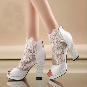 Nova Moda Peep Toe Botas de Casamento de Verão Sexy Renda Branca Baile de Formatura Sapatos de Festa à Noite Sapatos de Salto Alto para Noiva Sapatos de Vestido Formal 296C