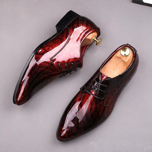 Nueva moda popular zapatos casuales para hombre brillo azul real estampado plano Formal Oxfords boda vestido de noche zapatos Sapato Social Masculino