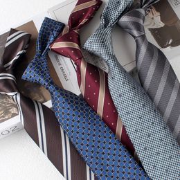 Nueva moda Retro estilo británico vestido Formal negocios Casual hombres corbata de mano marrón caqui corbata