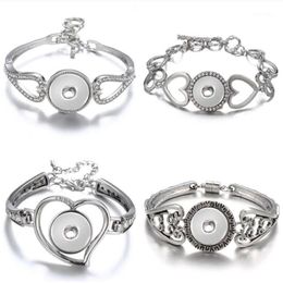 Nieuwe mode verzilverde Hollow Rhinestone Hearts Snap Bracelet Bangle 22 cm Fit 18mm Snap Button sieraden hele12710
