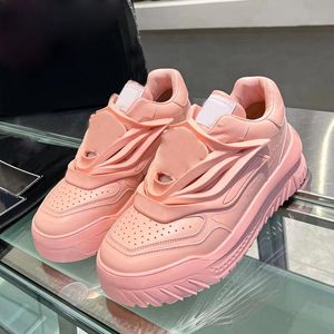 Nieuwe mode sportschoenen 2022 Women's casual schoenen Topontwerper Dikke Soled Formal Men's Nieuwe leer Verhoogte kleine witte zwarte poederfabriek Kuine Koningin Like