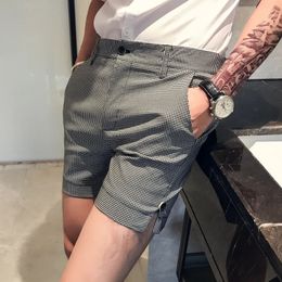 Nouveau short à carreaux d'été de mode pour hommes 2022 couture d'ourlet simple pour shorts décontractés pantalons gris de haute qualité pour vêtements pour hommes 240223