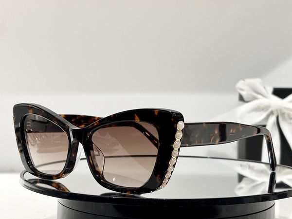 Nouvelles lunettes de soleil de mode Pearl Cat Eye 9021 Cadre de conception unique Style avant-gardiste et tendance Lunettes de protection UV400 de qualité supérieure avec boîte