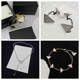 Nieuwe Mode Top Look Hot-selling Merk Designer Hanger Kettingen Armband Sieraden Geschenken voor Vrouwen Verjaardag Verjaardag Vrouw Moeder Vriendin