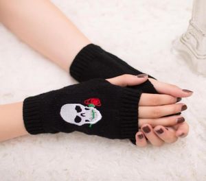 Nouvelle mode hiver féminine fille brodée crâne en tricot et gants chauds sans doigts doux à l'extérieur doux accessoires de gants mitten62312805567