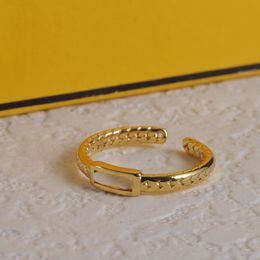 New Fashion Woman Ring Letter Ring 18K Ring Gold Stones Couple Amoureux Anneau de titane en acier Bijoux