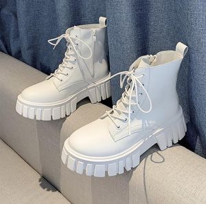 Nouvelles femmes de la mode Bottes de cheville blanche PU Le cuir épais semelle épaisse en dentelle de combat Femelle Automn Winter Platform Chaussures