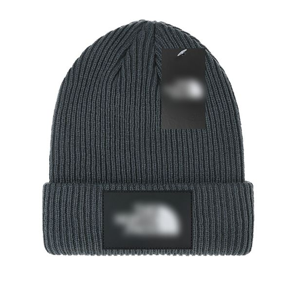 NUEVAS mujeres de la moda Gorros de invierno gorras Sombreros para mujer capó al aire libre con pompones de piel de mapache real Gorra de niña cálida snapback mujer diseñador pompón cráneo beanie Hat Y-1