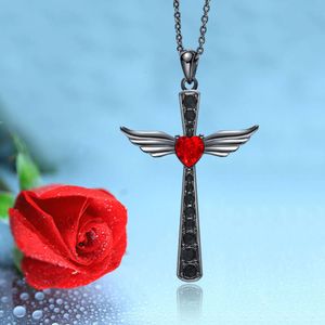 Nouveau pendentif à la mode en or noir d'anges pour le collier en cristal en forme de cœur minoritaire minoritaire