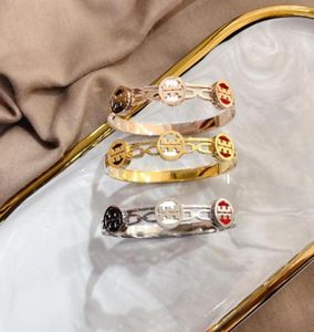 Nouveaux bracelets à la mode Femmes Bangle de luxe Designer Bijoux Crystal 18K Gold Rose Gol Silver plaqué en acier inoxydable Bra4919569