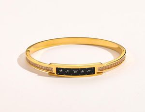 Nouveaux bracelets à la mode femmes bracelet de luxe designer lettre bracelet cristal plaqué or 18 carats en acier inoxydable amoureux de mariage cadeau7768497
