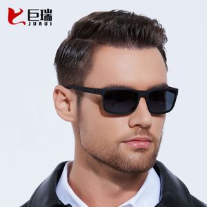 Nouvelles lunettes de soleil tendance à la mode à la mode pour lunettes de soleil décontractées légères pour hommes, verres de sport polarisés à la jambe de printemps