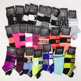 Hot Motion Chaussettes Rose Chaussettes Nouveau Unisexe Coton Mélange Aléatoire Harajuku Creative Heureux Casual Sports Court Cheville Rose Lettres Chaussettes