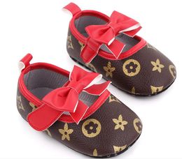 Nuevo Primeros caminantes, zapatos de princesa de Nudo de mariposa de lujo de diseñador para niñas, mocasines planos de suela blanda, zapatos de cuna para niños