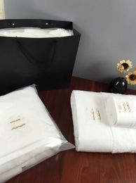 Nouveau hôtel cinq étoiles serviette de bain en coton pure serviette à trois pièces en jeu cadeau blanc en gros