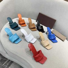 Nuevos mules planos de punta cuadrada para mujer: LIDO Intrecciato Nappa Slipper con tacones altos, sandalias de bombas delgadas de moda y sexy, disponibles con caja - NO41