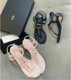 New Flats sandal Women Shoes channel 2024 Summer Beach Clip Toe Slides Luxury Brand Designer Flip-flops Quilted Chain Sandals low heel Women Slippers tn