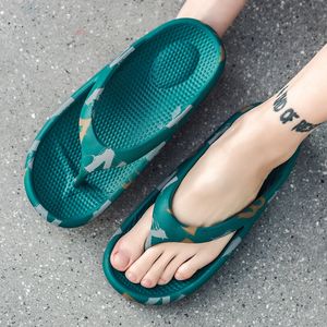 Nouveau flip flops d'été femelle porte la plage épaisse semelle de grande taille de grande taille coréenne Version hommes sandales extérieures t b