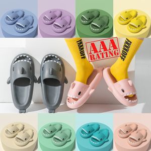 Nouvelles diapositives en mousse Shampooing sensation pantoufles de requin pour hommes EVA sandales de couple à semelles légères dessin animé drôle pantoufles de plage intérieure chaussures