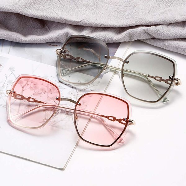 Nouvelles lunettes de soleil à bords coupés sans monture pour femmes en Corée du Sud, à la mode avec des lunettes de soleil à grande monture et incrustées de briques, populaires sur Internet pour le direct