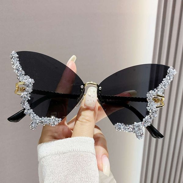 Nuevos marcos 2024 Diamante en forma de mariposa incrustadas sin marco para mujeres gafas de sol exageradas de moda y personalizadas Internet Celebri 577 312