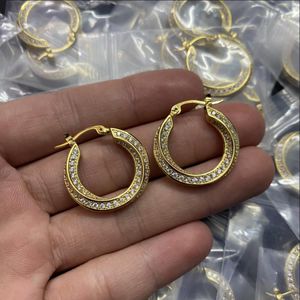 Nuevos diamantes completos Pendientes de aros de oro Diamantes Estilo femenino Suave chapado en oro blanco Pendientes de botón Joyería de lujo E3028