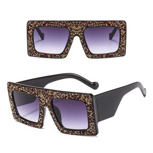 Hinaignes complètes grandes lunettes de soleil carrées Fashion Catrième de mode Dames Designer Soleil Good Qualités 8 Colours en gros
