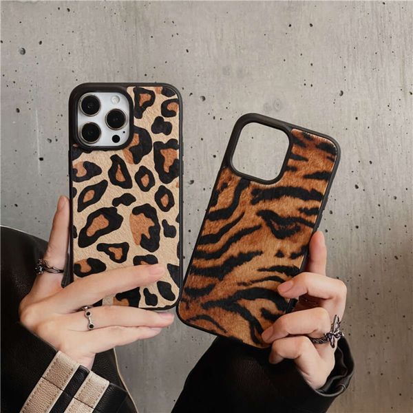 Nouveau véritable léopard en cuir iPhone 15 Tiger Skin Match Apple 14 Promax APPOSITION 1312 Étui à téléphone souple