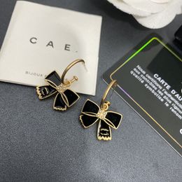 Nuevo regalo Pendientes de oro Marca de moda Diseñador de joyería Pendientes de arco Logotipo clásico Pendientes originales 2023 Pendientes de fiesta de boda de verano al por mayor