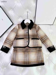 Nuevos vestidos de niña, falda de bebé de diseñador, chándales, conjunto de dos piezas de lana de invierno, tamaño 110-160, abrigo para niños con solapa y falda corta Dec05