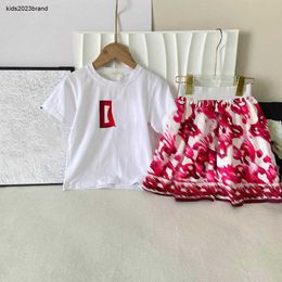 New Girls Dress Summer Kids Tracks Caths Designer Baby Clothes Taille 100-150 cm Red Letter T-shirt imprimé et fleur Jupe courte imprimée 24mai