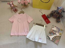 New Girls Dress Summer Kids Suisses de piste de créateurs Baby Clothes Taille 110-160 cm Fleur colorée T-shirt brodé et jupe courte 24mai