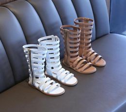 Nuevas sandalias para niñas, botas huecas de cuero PU de verano, zapatos para niños, zapatos de moda, sandalias de diseñador 1588830