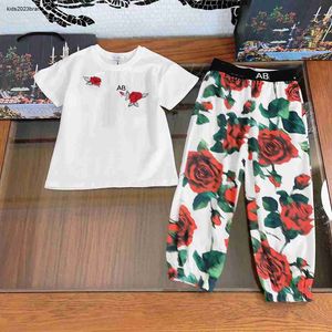 Nieuwe meisjes trainingspakken baby Tweedelige set designer kinderkleding Maat 90-150 CM Rode bloemen en groene bladeren t-shirt en geruite broek 24Mar