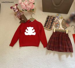 Survêtements pour filles, motif petit ours, en Jacquard, pour enfants, taille 110-150, pull et jupe courte avec chaussettes à carreaux, nouvelle collection, Dec20