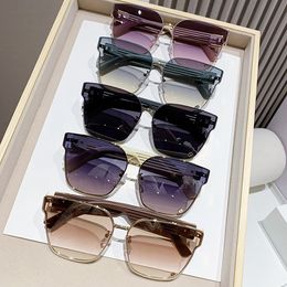 Nieuwe bril zonnebrillen voor mannen en vrouwen klassieke casual designer luxe rechthoekige bril multi-kleuren mode frame zonnebrillen groothandel met doos sets