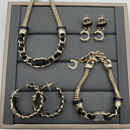 Nouvelles boucles d'oreilles en or, Bracelet chaîne, collier d'amoureux de styliste, Bracelet à breloques avec lettres, ensembles de bijoux cadeaux pour femmes, nouvelle collection