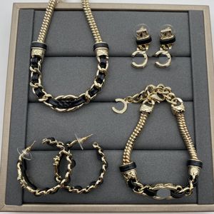 Nouvelles boucles d'oreilles en or, Bracelet chaîne, collier d'amoureux de styliste, Bracelet à breloques avec lettres, ensembles de bijoux cadeaux pour femmes, nouvelle collection