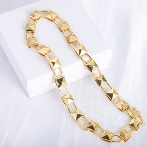 Collar con remaches de oro nuevo para mujer y hombre, cadena de acero inoxidable, joyería de lujo de moda en V, Gargantilla clásica de alta calidad