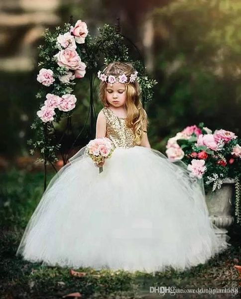 Nuevas lentejuelas doradas Vestidos baratos para niñas de flores de boda para el campo Espalda hueca con fajas Puffy Tulle Girls Cumpleaños Vestido de primera comunión