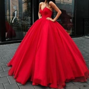 Nouvelle magnifique robe de bal rouge quinceanera robes Deep V cou sans manche ouverte arrière Sweet 16 Princesse Longueur de sol fête des robes de soirée