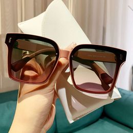 NUEVA Gafas de sol de tono de gradiente Caja de moda para adultos Sunvisor Gran marco de marco de moda