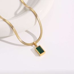 Nuevo Collar de acero y titanio con diamante verde para mujer, cadena de clavícula
