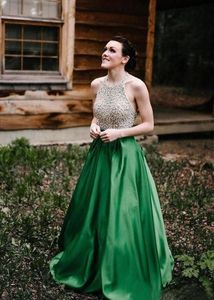 Nuevos vestidos de fiesta verdes Halter largo sin espalda Una línea de tren de barrido Rebordear Vestidos de fiesta de noche formales para el dulce 16 Vestido de quinceañera