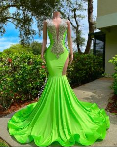 NIEUW GREEN SPIKLY PAILIN MERMAID Afrikaanse prom -jurken Deep V Neck Crystals Black Girls Long Graduation Dress Plus Maat Formele avondjurken GW0228