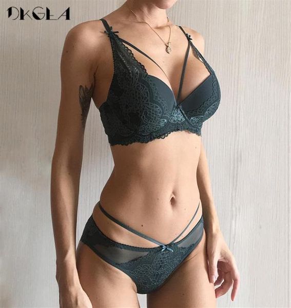 Nuevo conjunto de ropa interior verde, sujetador para mujer, sostén push-up de algodón grueso negro, conjunto de bragas de sujetador sexy, conjunto de lencería de encaje bordado C3240584