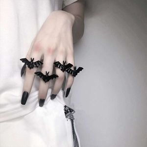 Nouveau Halloween Jewelry Dark Personomy Gothic Bat Men et femme ouverte pour femmes