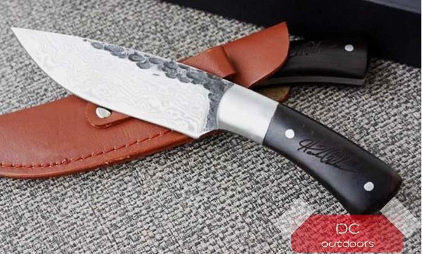 Hechos a mano nuevos, cuchillo de acampada de hoja fija de Damasco forjado, hoja de acero de alto carbono, mango de madera, cuchillo de caza con Funda de cuero